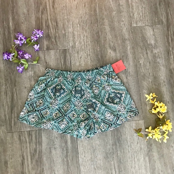 Mossimo Supply Co. Pants - NWT Mossimo Shorts blue / white / yellow